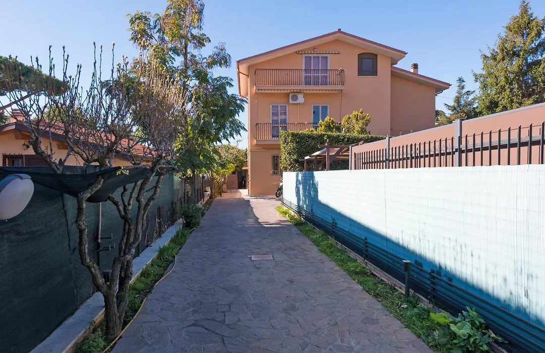 Travelershome Ciampino Rooms-1
